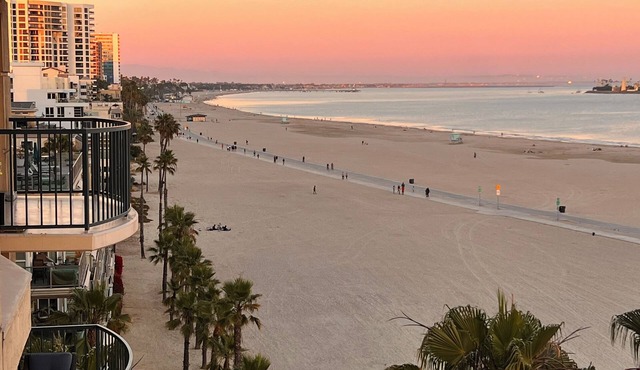 Beach front Condo with Direct access to the beach
