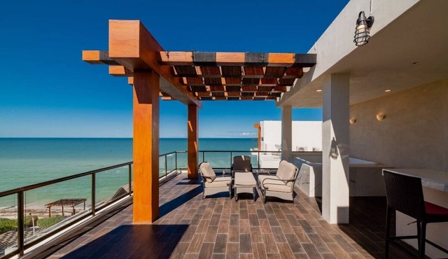 Beachfront 3BR PH, Private Jacuzzi, Rooftop, Gym! in San Benito