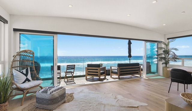 Beachfront Boho Dream Penthouse. Walk 2 Everything! Newly designed SLEEPS 10! in Oceanside
