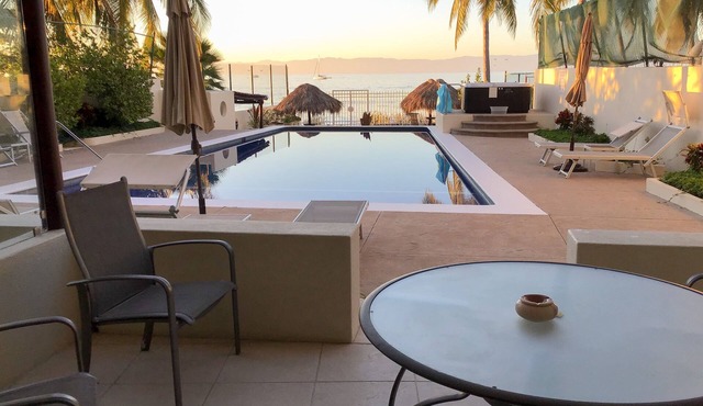 Beachfront condo - steps to sand and surf in punta de mita
