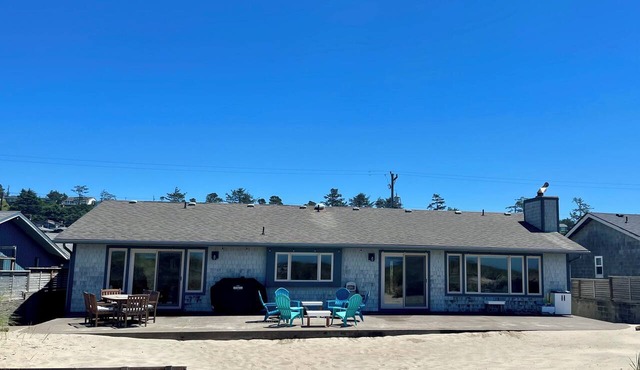 BEACHFRONT Living! Updated Home w/Private Access, 3BD/3BA Single‑level, Dogs OK in Waldport