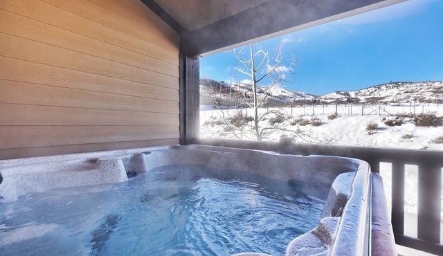 Bear Hollow - Cozy Retreat w/Hot Tub, Near Lifts in Park City