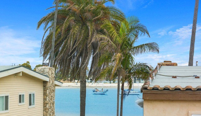 Beautiful 3BR/2BA Bayfront Condo with Water Views