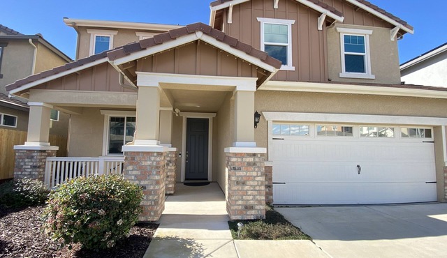Beautiful 4 Bedroom Home with Gated Backyard Patio: Ripon in Ripon