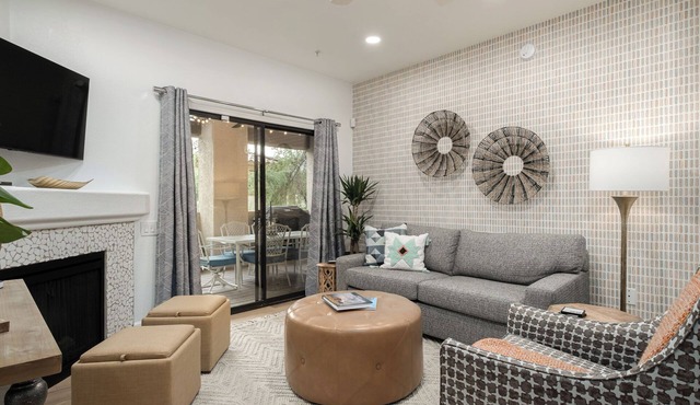 Beautiful Condo! Great location, 5 miles from UofA