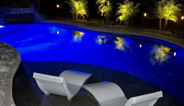 Beautiful home with Heated Pool, Outdoor Bar, Spring Training, Golf