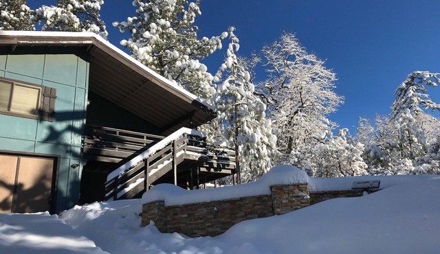 Beautiful Mtn Views, Hot Tub, short walk to Cafe Aroma (monthly rental)
