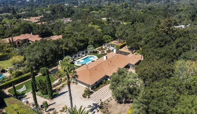 Beautiful Montecito Estate with magical gardens- Renovated in 2025 in Montecito
