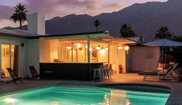 Beautiful Palm Springs Oasis