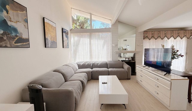 Beautiful & Quiet 3BR house with backyard