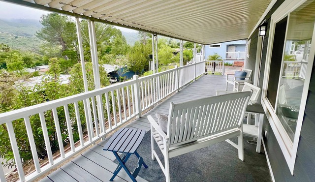 Beautiful, Quiet Mountain View 2-bedroom mobile-home in majestic Agoura Hills