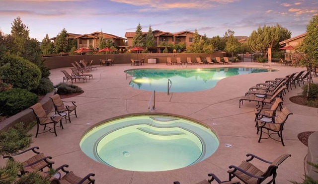 Beautiful Sedona at your fingertips! Red Rocks and back country to see.
