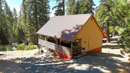 Beautiful Sierra Mountain Cabin