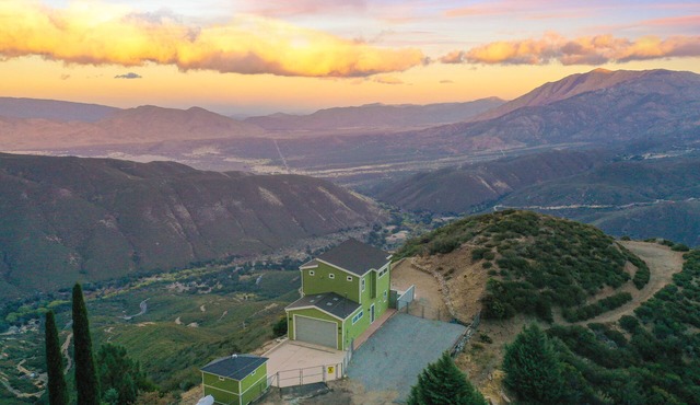 Best Views in Julian. Modern Cottage with Cliffside Hot Tub & Glass Sauna