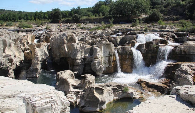 Between Avignon and Uzès, 7 bedrooms, private pool, close to the river. in Saint-Michel-D'euzet