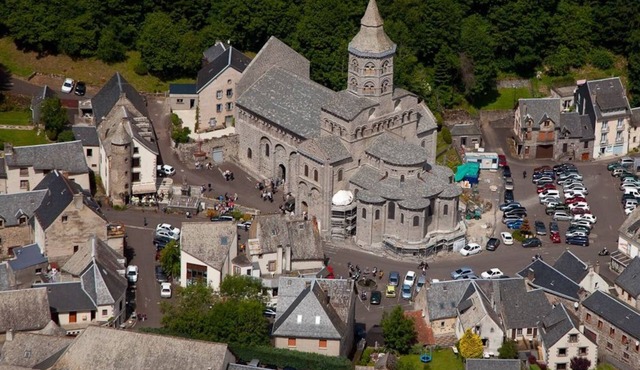 Between Sancy and Volcans d'Auvergne. Orcival, Resources and Energy. 5 people. in Orcival