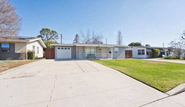 BFL Airport Casita, 2 bed 1 bath Great backyard! Wifi & A/C!