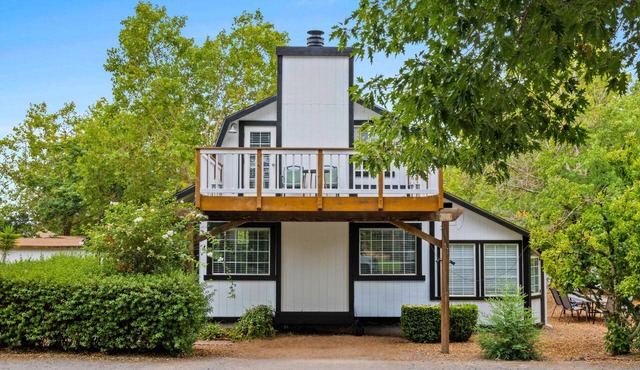 Blooming Acres, by Vinifera Homes