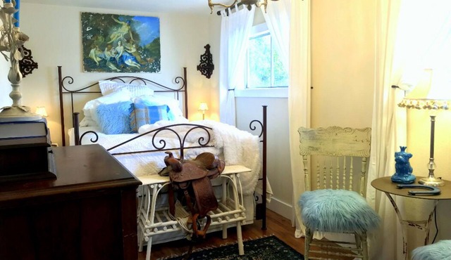 Blue Bungalue@The Whiskey Hotel, a Funky Penthouse in Santa Barbara