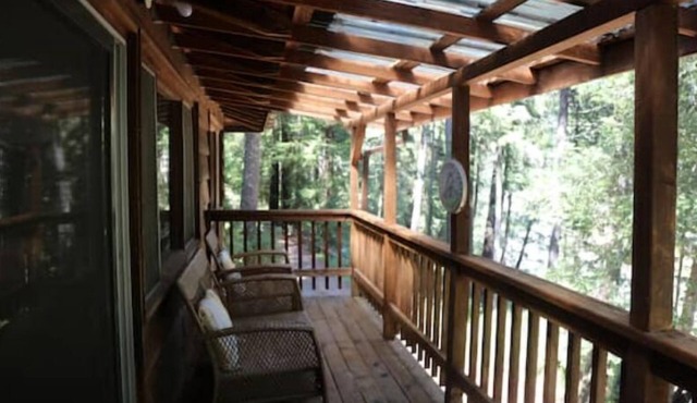 "Blue Heron" Suite River Access In Redwoods WiFi in Garberville
