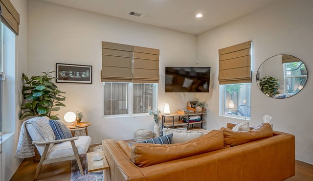 Boho 2b/2ba Downtown/OldTown, Patio w/fire feature in Albuquerque