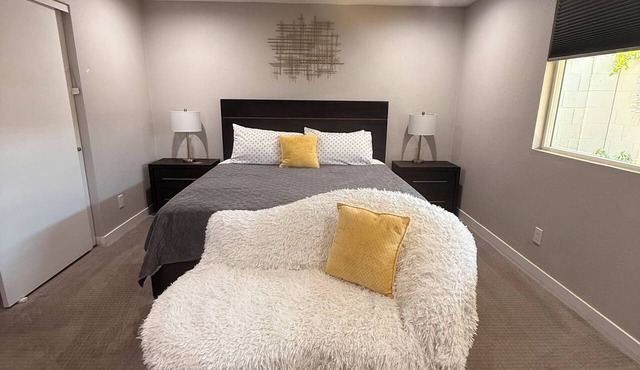 Boho Haven Studio @Central PHX Private Patio Wi-Fi +Hot Tub +Pool+EV charging in Phoenix