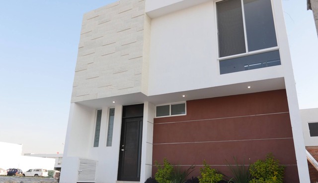 Bonita Casa y Casa Club con Alberca y Canchas in Aguascalientes