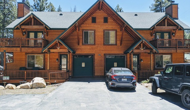 Boulder Bay Willow Lodge has 2 Hot Tubs, two living areas, and two game rooms.