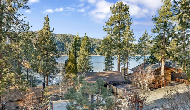 Boulder Cove Lakeview Chalet- Relaxing Retreat Cabin