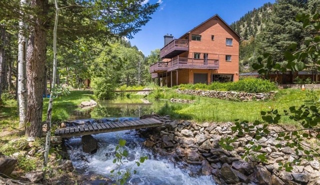 Boulder Luxury Getaway | 7 acres/w River & Pond in Boulder