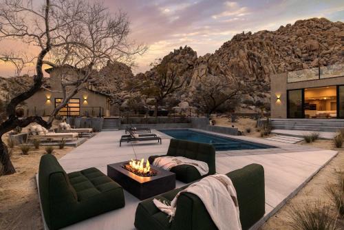 Boulders Gate By The CoHost Company