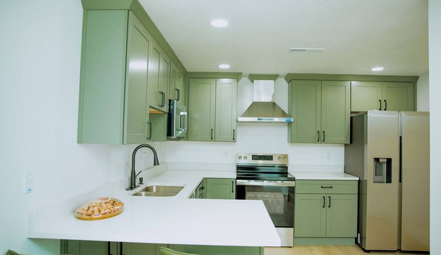 Brand New 2BR Basement Suite +1 King Bed & Private Entrance