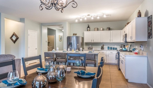 BRAND NEW AC - Sleeps 12 - Pet Friendly in Gilbert near Loop 202! in Gilbert