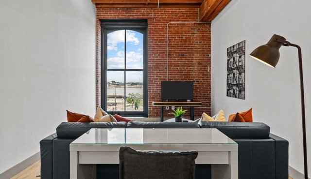 Brick & Bed Riverfront Lofts, G 208 in Saint Louis