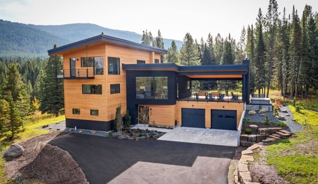Bridger Canyon Passive Haus | 4BR/4.5BA Mtn Retreat w/Tub in Bozeman