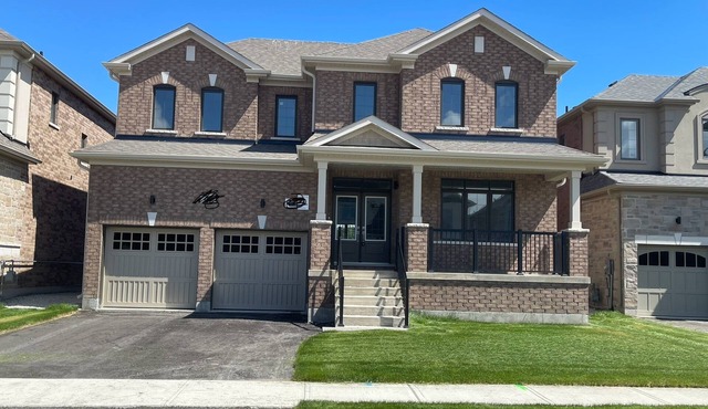 Bright and Spacious Beach and Mountain Retreat. Couples, small and big families in Stayner