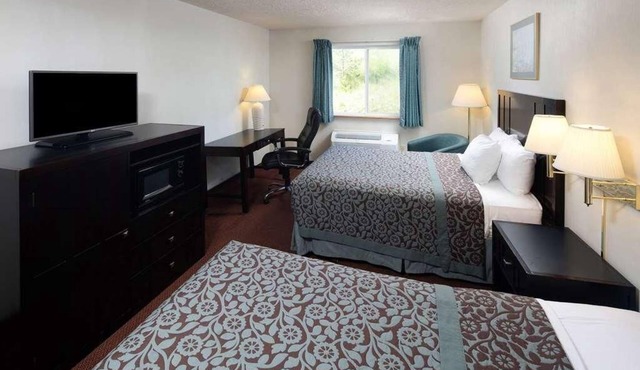 Budget-Friendly Accommodations with Free Parking, Wifi, and Pool in Sequim