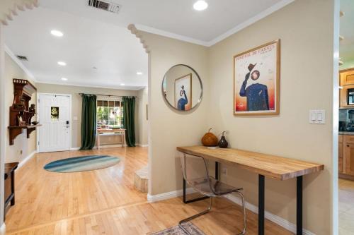 Burbank 4BR with Pool and Hot Tub by Colby and Conrad