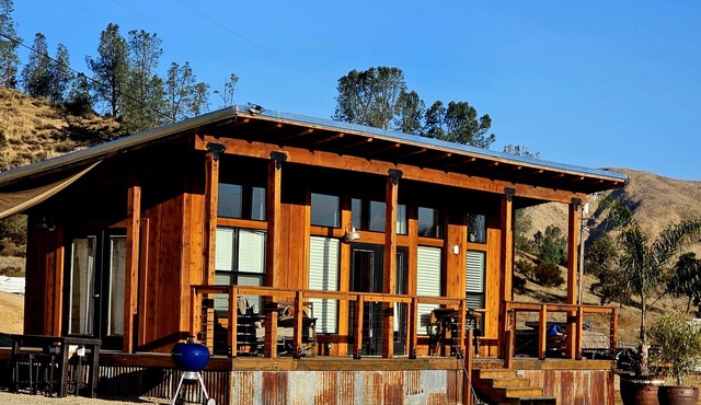 Cabin Chic 40 acre ranch. Vineyard, Olive trees, National parks, wineries & More
