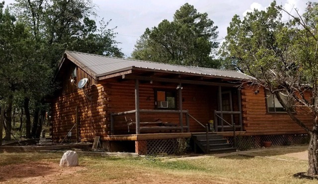 Cabin Getaway with Beautiful Views and Sleep with Elk