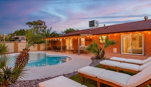 Cactus Ridge l Minutes from Shopping, Dining, Golf