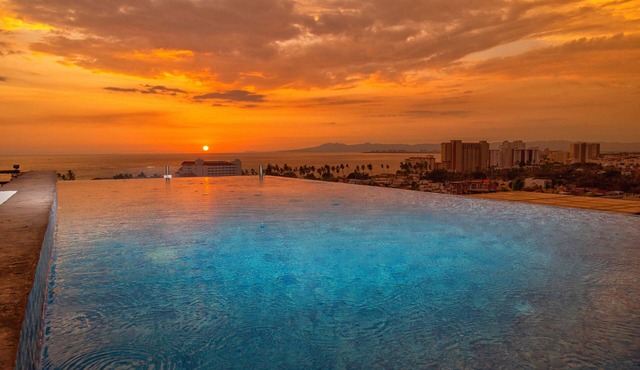 Casa Isacamil - Impeccable Views, Contemporary, Rooftop Pool, Proximity to Town in 5 de Diciembre