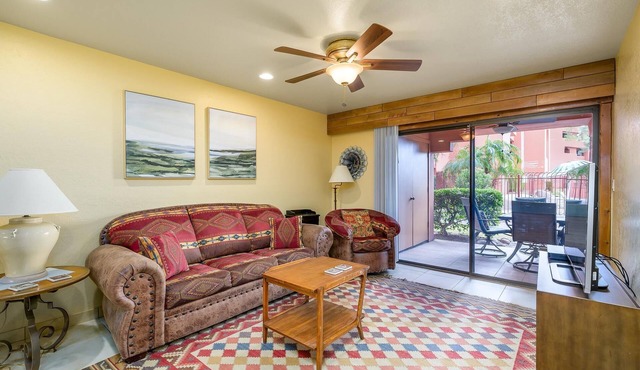 CASA KOKOPELLI - Steps from heated pool.