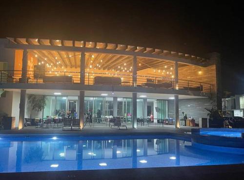 Casa nueva con alberca en coto in Tepic