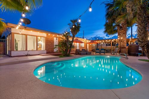 Casa Serena Pool Spa Putting Green & Yoga Room