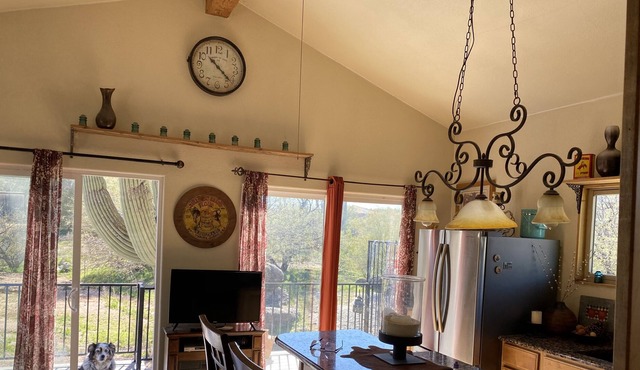 Cave Creek Casita❤️ 1 bedroom on seasonal creek-views-hot tub