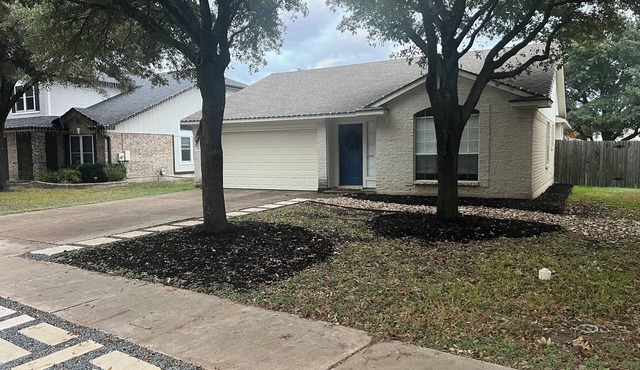 Cedar Park single-story house with greenbelt access and close to everything! in Cedar Park