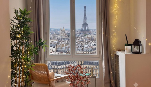 Celine 8 in Paris