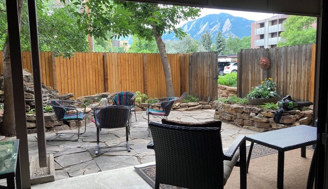 Central Boulder & Close to Everything - Fully Furnished Blocks to Pearl St. in Boulder