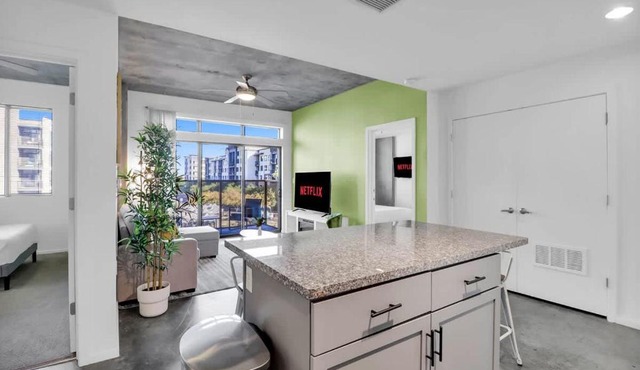 Centric 2BR In HEART of DTPHX Free Garage Parking in Phoenix